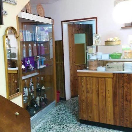 Hostal Creus Roses Esterno foto