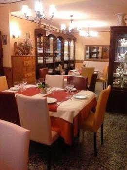 Hostal Creus Roses Esterno foto